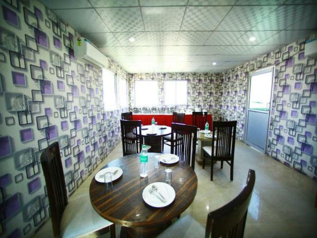 Airport Hotel Hsp Нью-Делі Екстер'єр фото